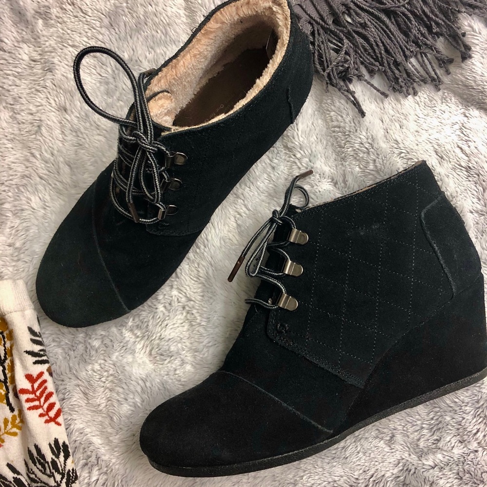 Toms quilted black wedge booties
